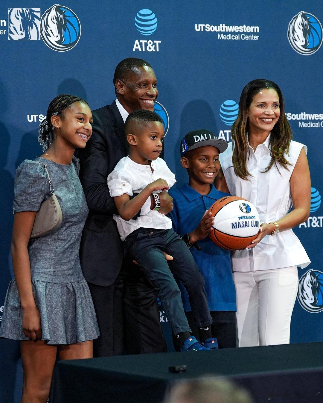 MFFL 我牛官方发推。Feelin' right at home🏠乌杰里担任