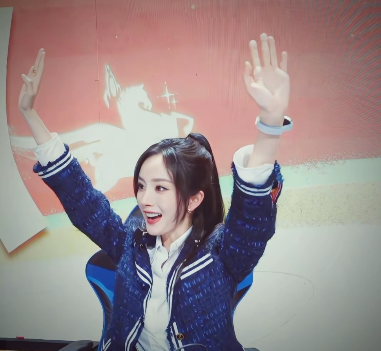 直观的感受到了幂幂姐的儿童小拇指 哈哈哈哈哈哈哈哈哈 