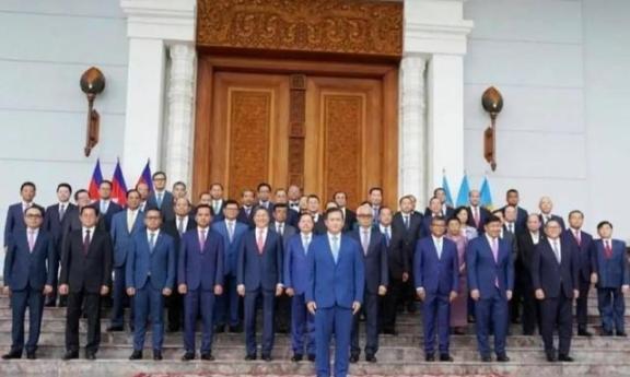 菲律宾倒向了美国，新加坡倒向了美国，柬埔寨倒向了美国，越南也在倒向美国的路上..