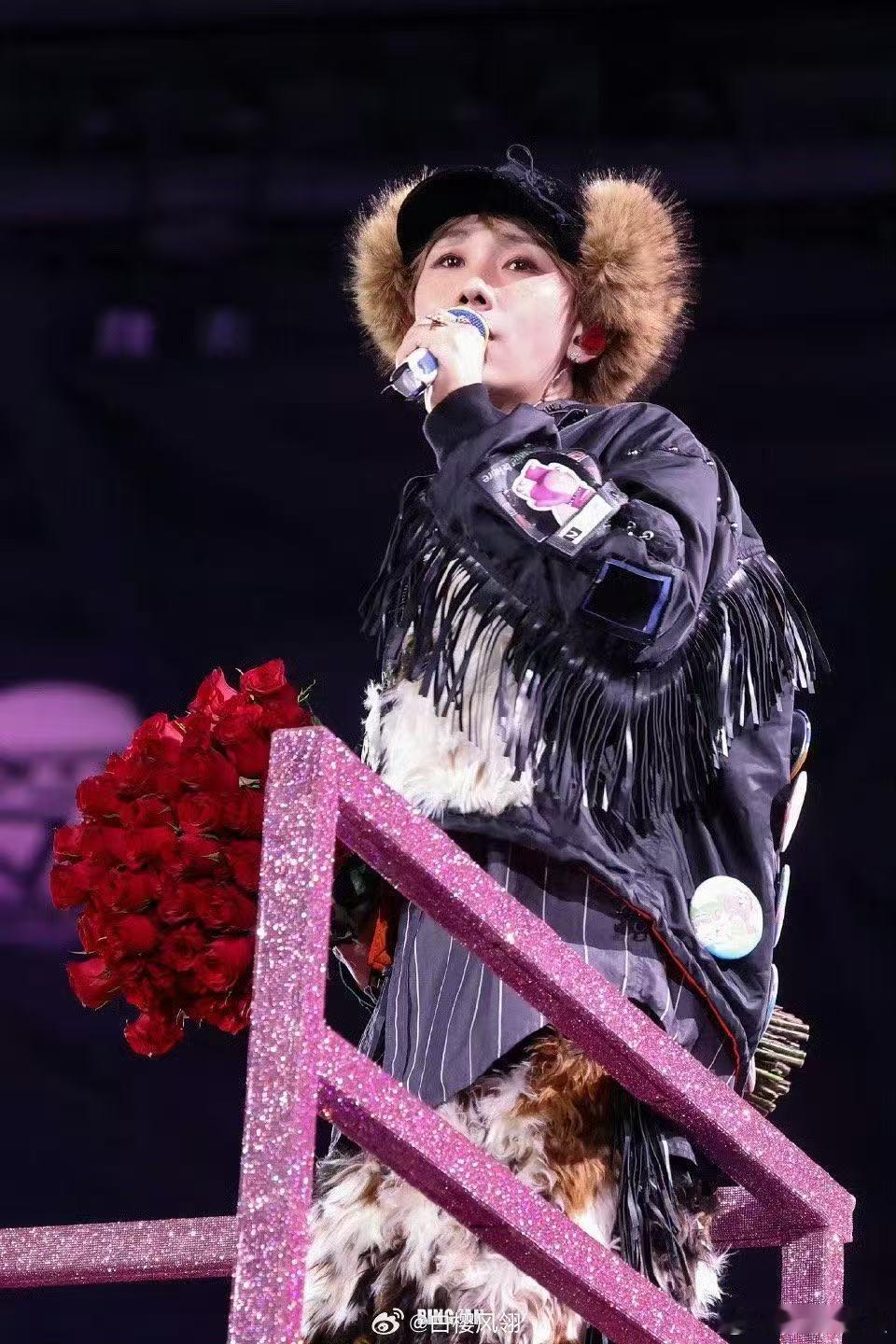 汪苏泷收官场真粉率百分之百 谁懂这种默契！收官场泷哥抽查去年的迪士尼合作曲，全场