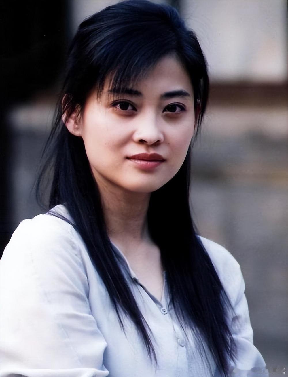 梅婷说：“我跟我先生在一起的时候，我年龄已经比较大了，生女儿的时候都38岁了。我