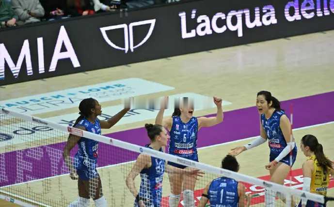 女排2国手意甲对轰！31岁朱婷3米线调攻 斩12分+获MVP 庄宇珊10分 在北