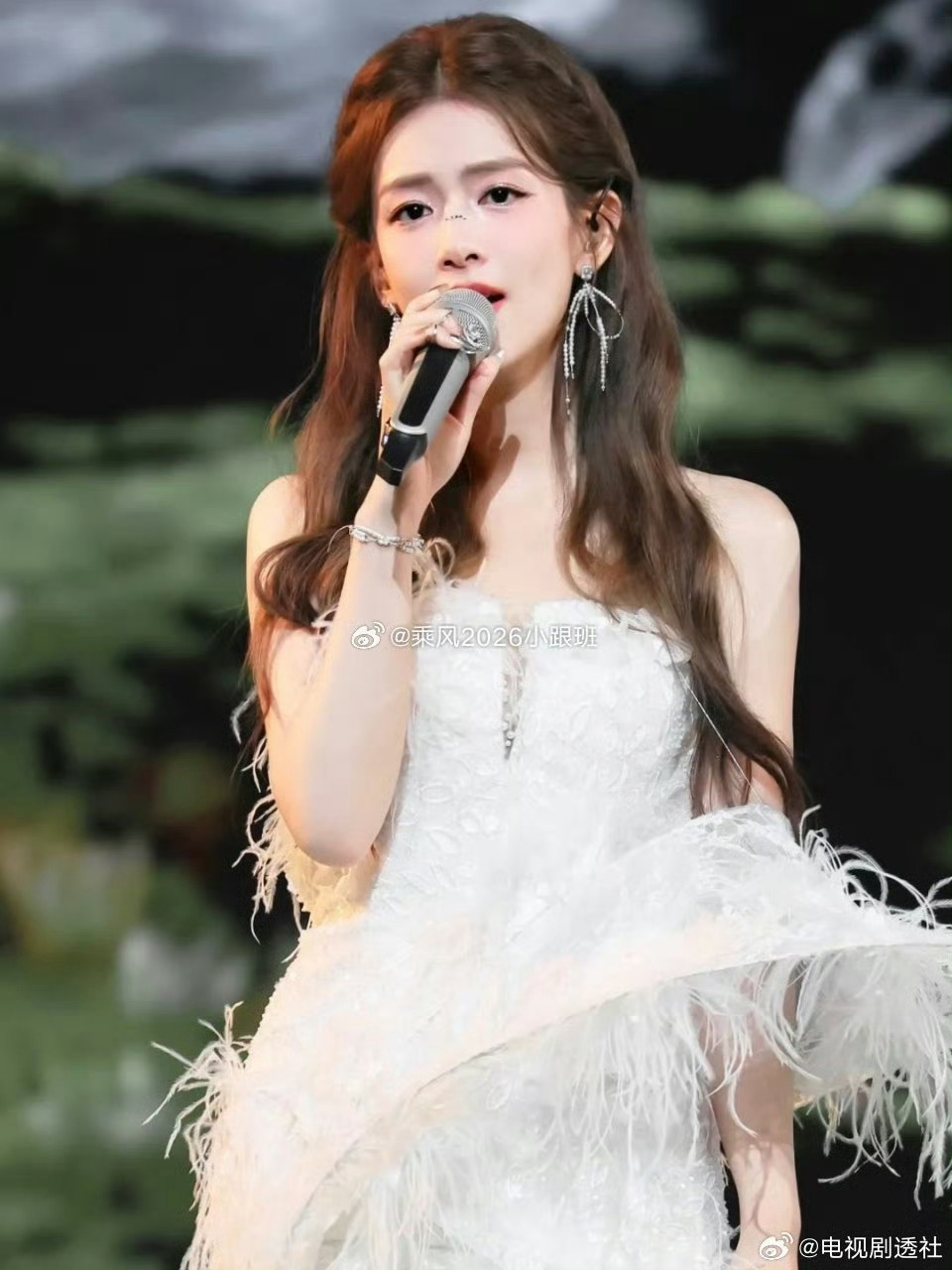 历届浪姐翻红名单浪姐历届翻红 哪一位最有实感？第一季：孟佳、李斯丹妮第二季：无第