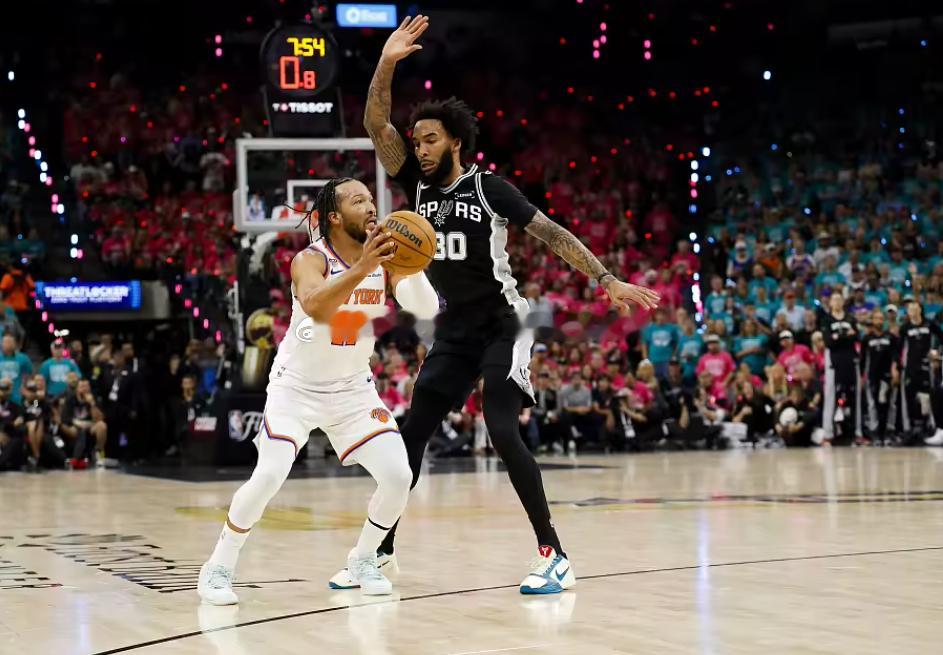 NBA总决赛，尼克斯目前2-0领先马刺。据美媒Real App统计，自布伦森20
