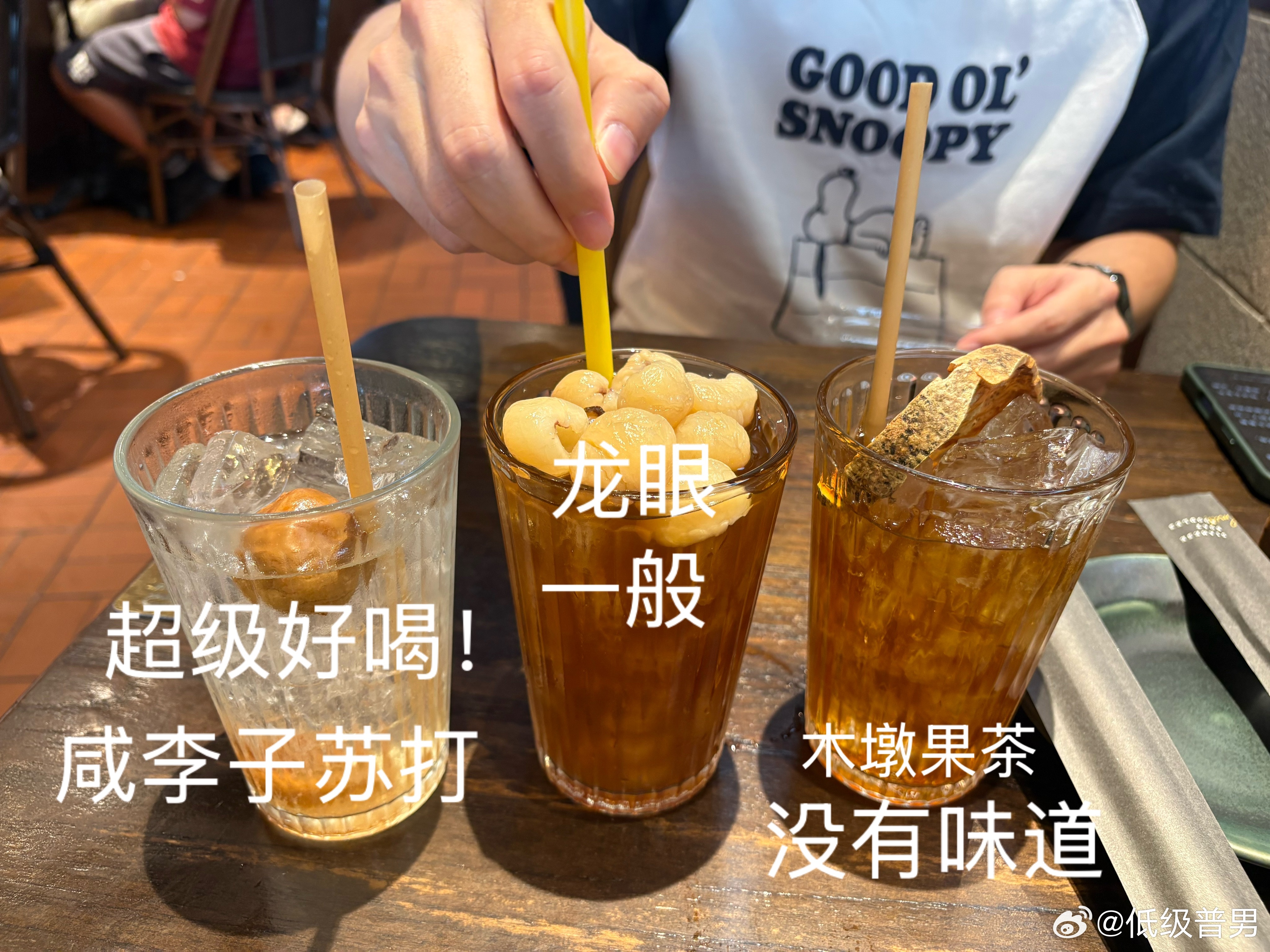 来吃icon siam唯一在排队的一家船粉，点了三个饮料，迫不及待想跟大家分享了