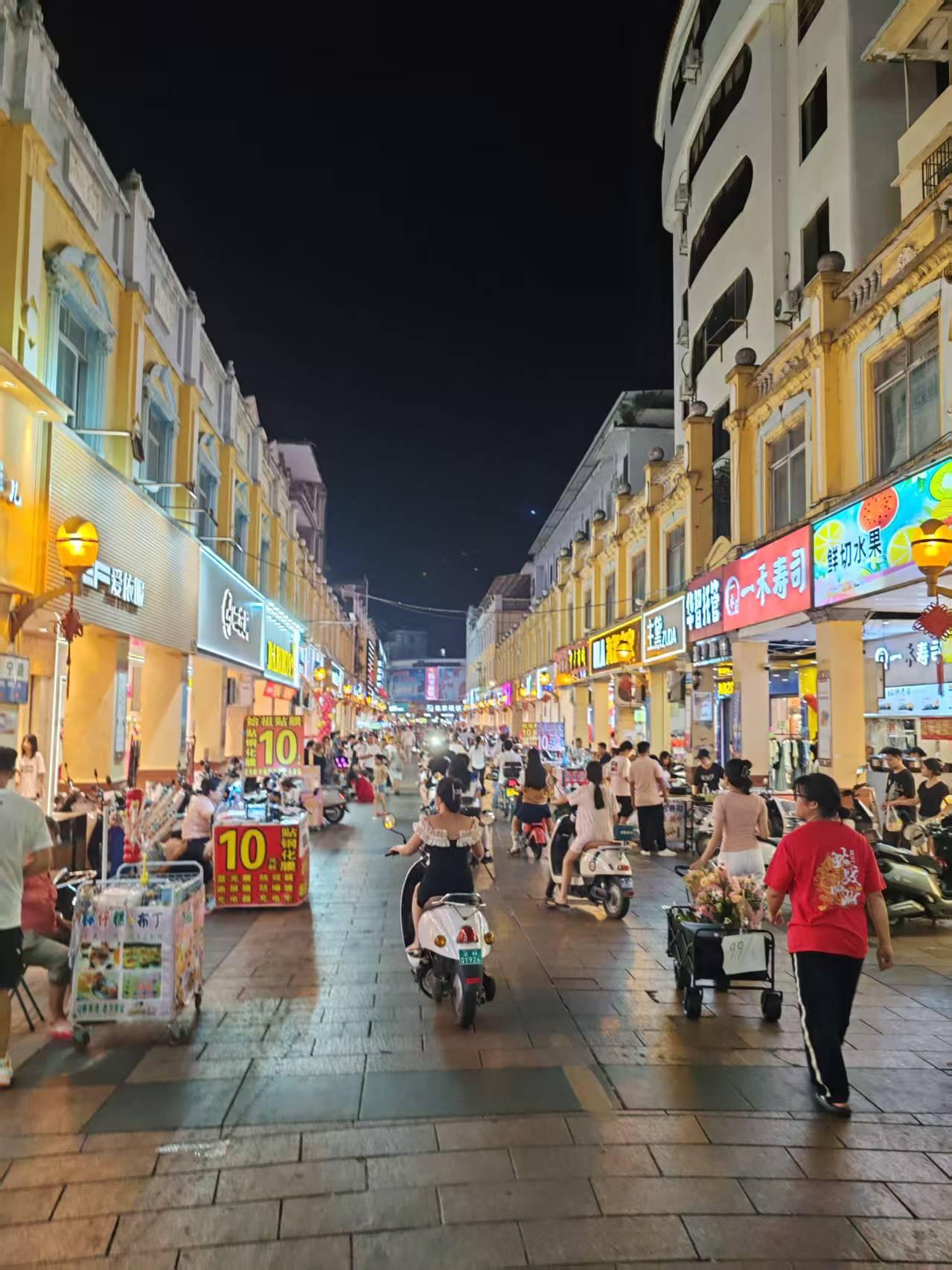 广西白话和广东白话一样吗同属粤语（广府话）体系，但口音、语调有所区别。广东白话是