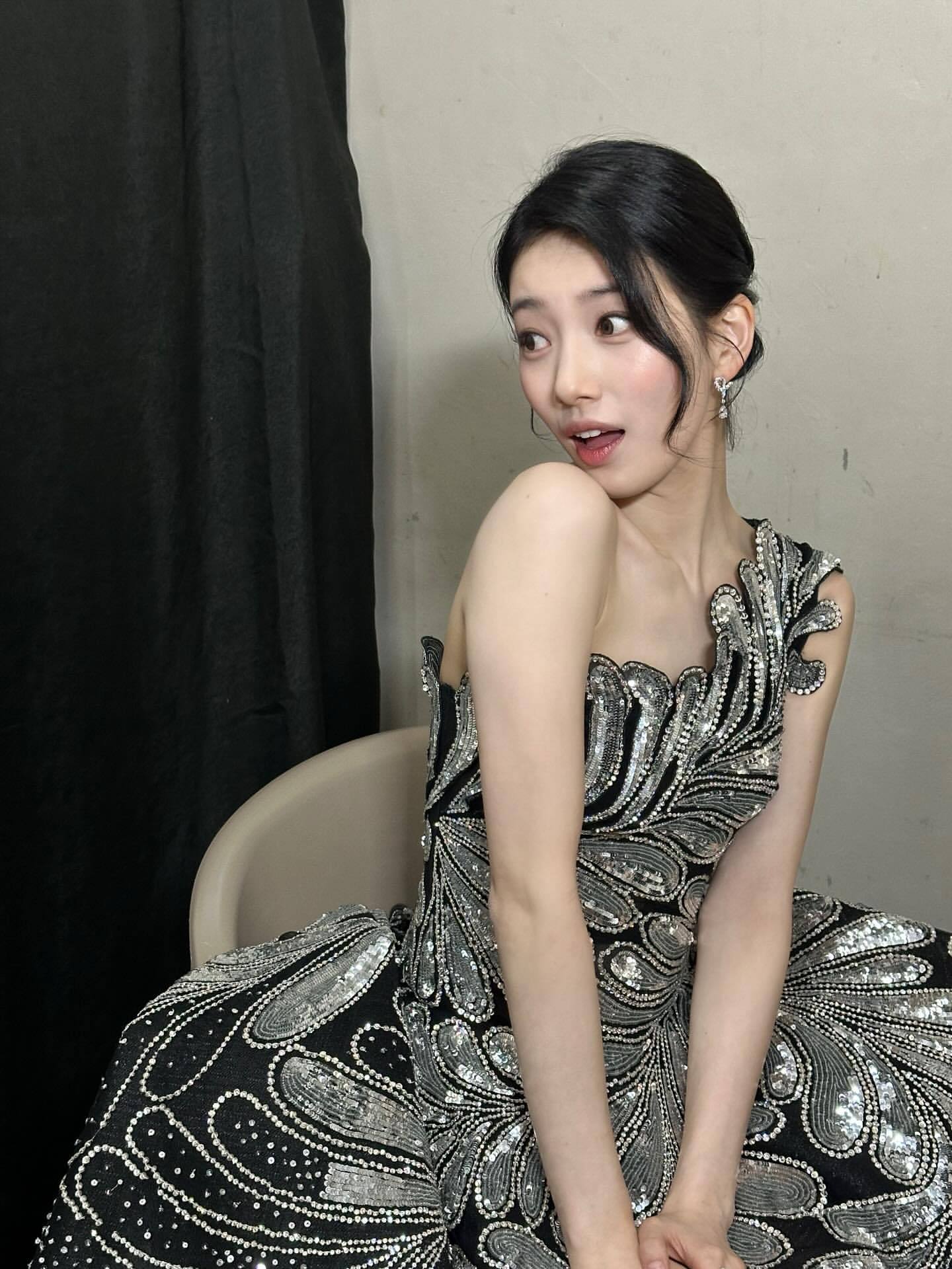 Suzy ins更新🩶✨ ​​​