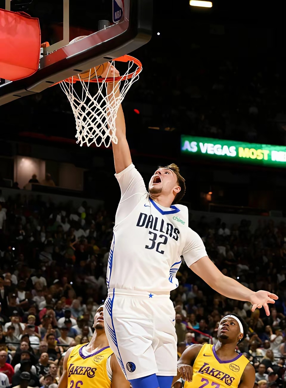 弗拉格被评为西部最佳新秀，带领独行侠爆冷战胜西部第二的火箭队。弗拉格出场35分钟