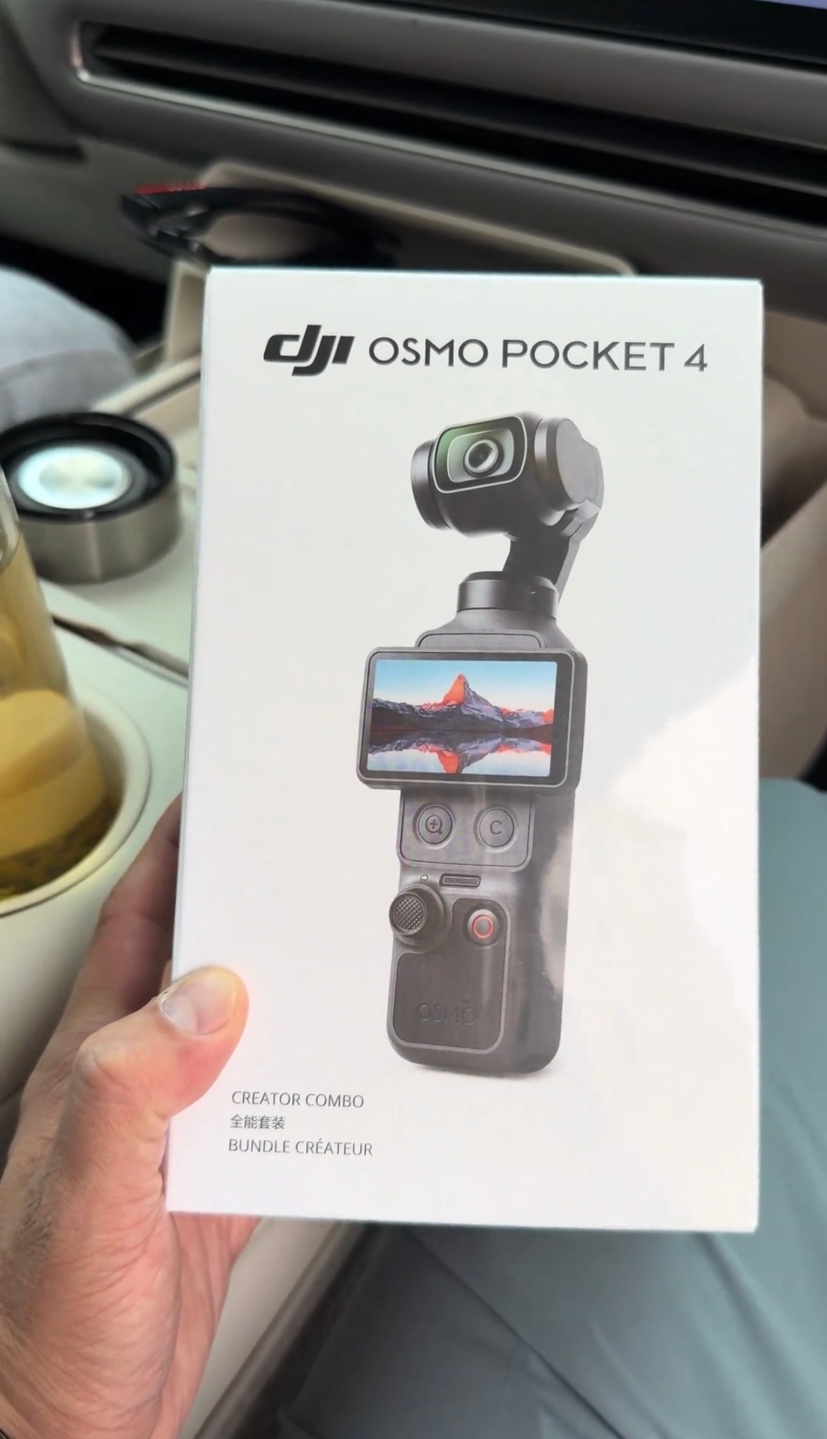 今晚Poket4要发了，好奇问了下我们这里的门店，我甘，预订了40多台，山里都卖