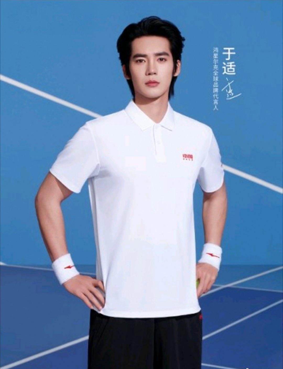 从校园到职场，鞋柜换了一批又一批，总有双鸿星尔克一直没扔。

大学时它陪我跑过8