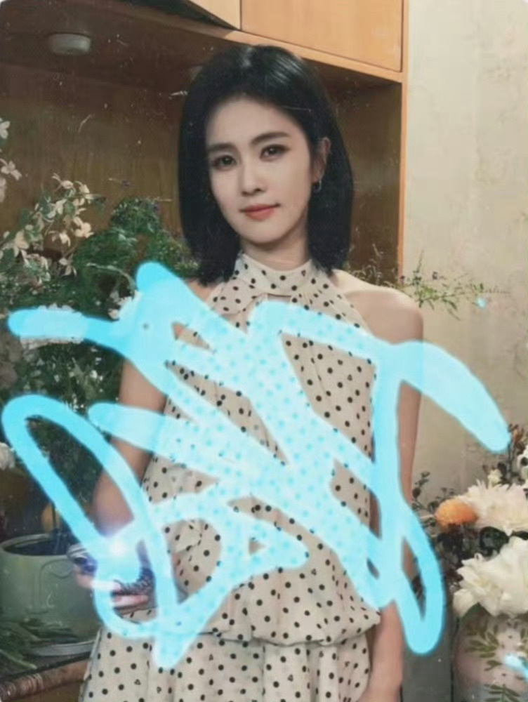 白鹿光绘镜头签是水蓝色白鹿水蓝色光绘镜头签白鹿你就继续这么宠粉丝吧[抓狂]不仅拍