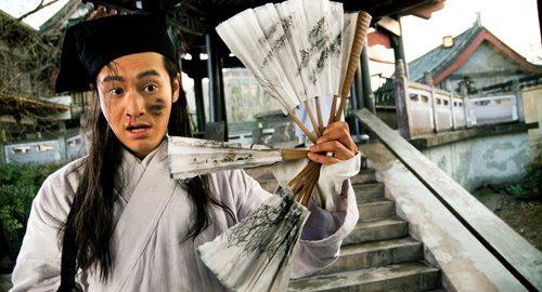 “刘罗锅不是驼背，是乾隆朝最硬核的‘人形减震器’——别人跪着发抖，他跪着校准皇帝