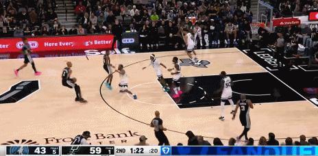 文班亚马各种不讲理三分！这叫狼队咋防？
在今天NBA常规赛马刺对阵森林狼的第二节