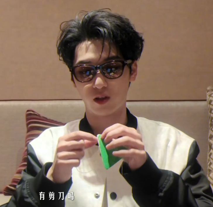 严浩翔包粽子vlog严浩翔端午没有和粽子的合照严浩翔端午没有和粽子的合照，严浩翔