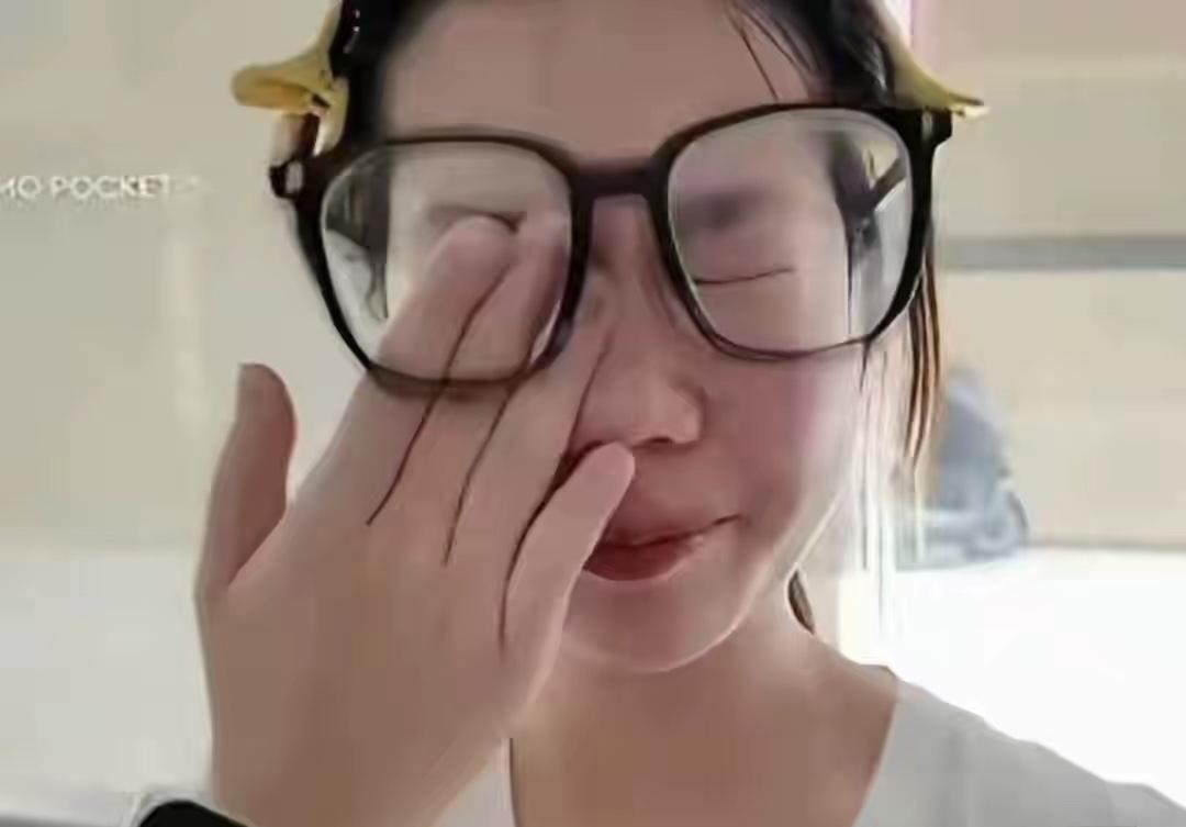 摸臀女哭了！名声臭了，留学梦碎了，她终于怕了，还是知道错了？

最近全网热议的长