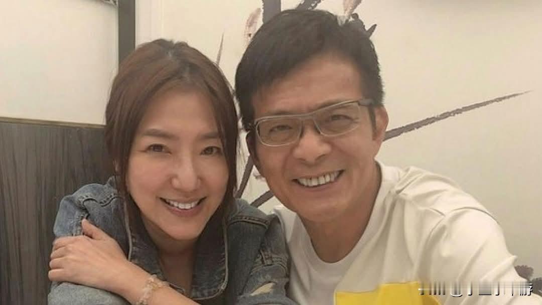 现年64岁、有“爱妻号”之称的香港资深艺人黄日华，近日罕有地公开回应了困扰他多年