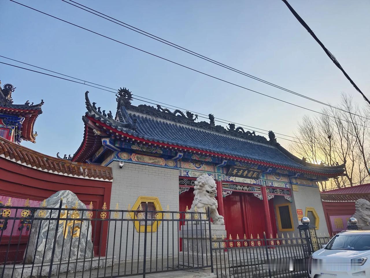 如今，这里建筑精美恢宏，远观近看，都是令人震撼[赞][赞][赞]