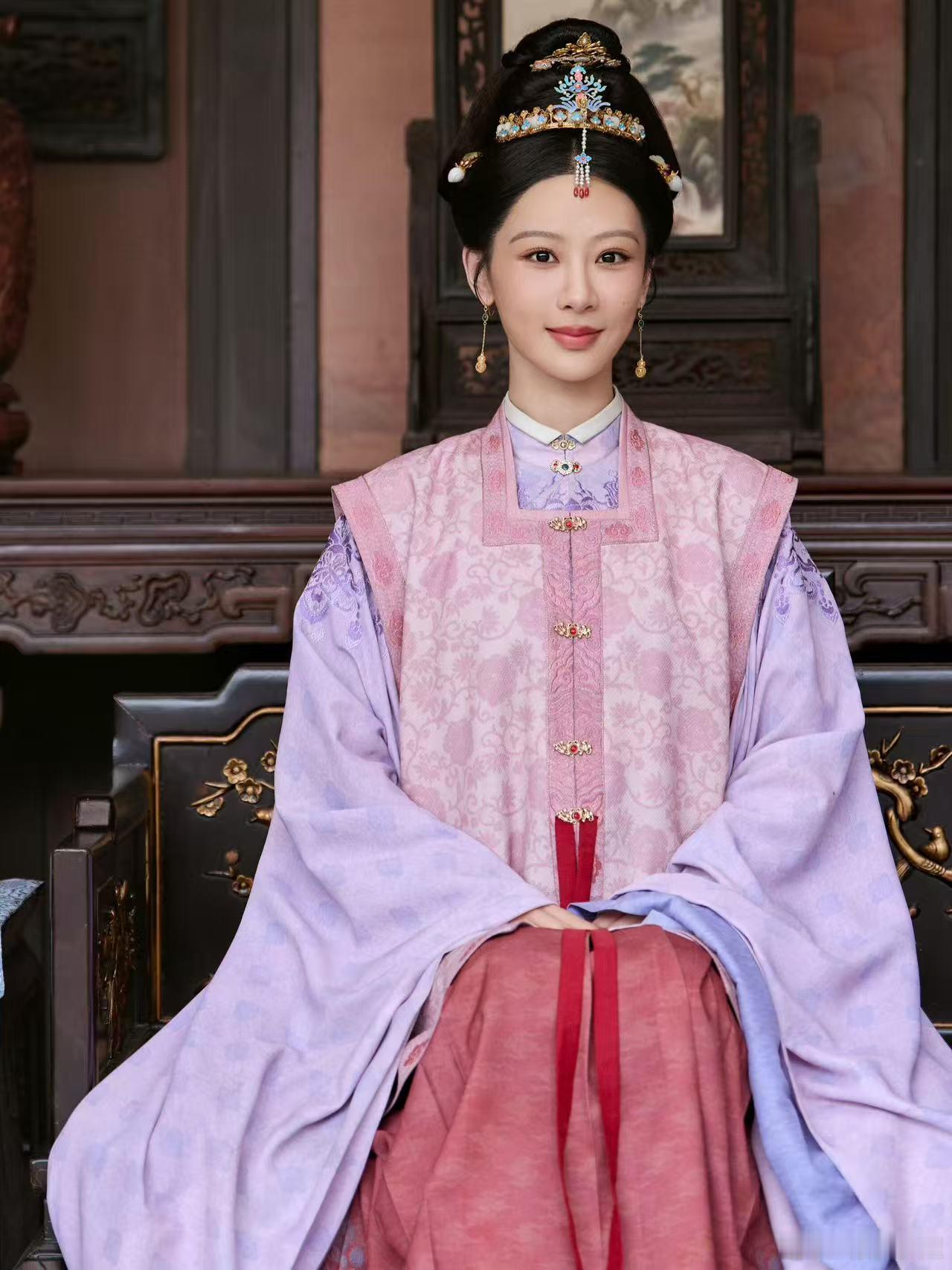 家业版家有儿女兄妹日常趣味十足，打闹相伴温馨又热闹，满满的童年居家既视感，每一帧