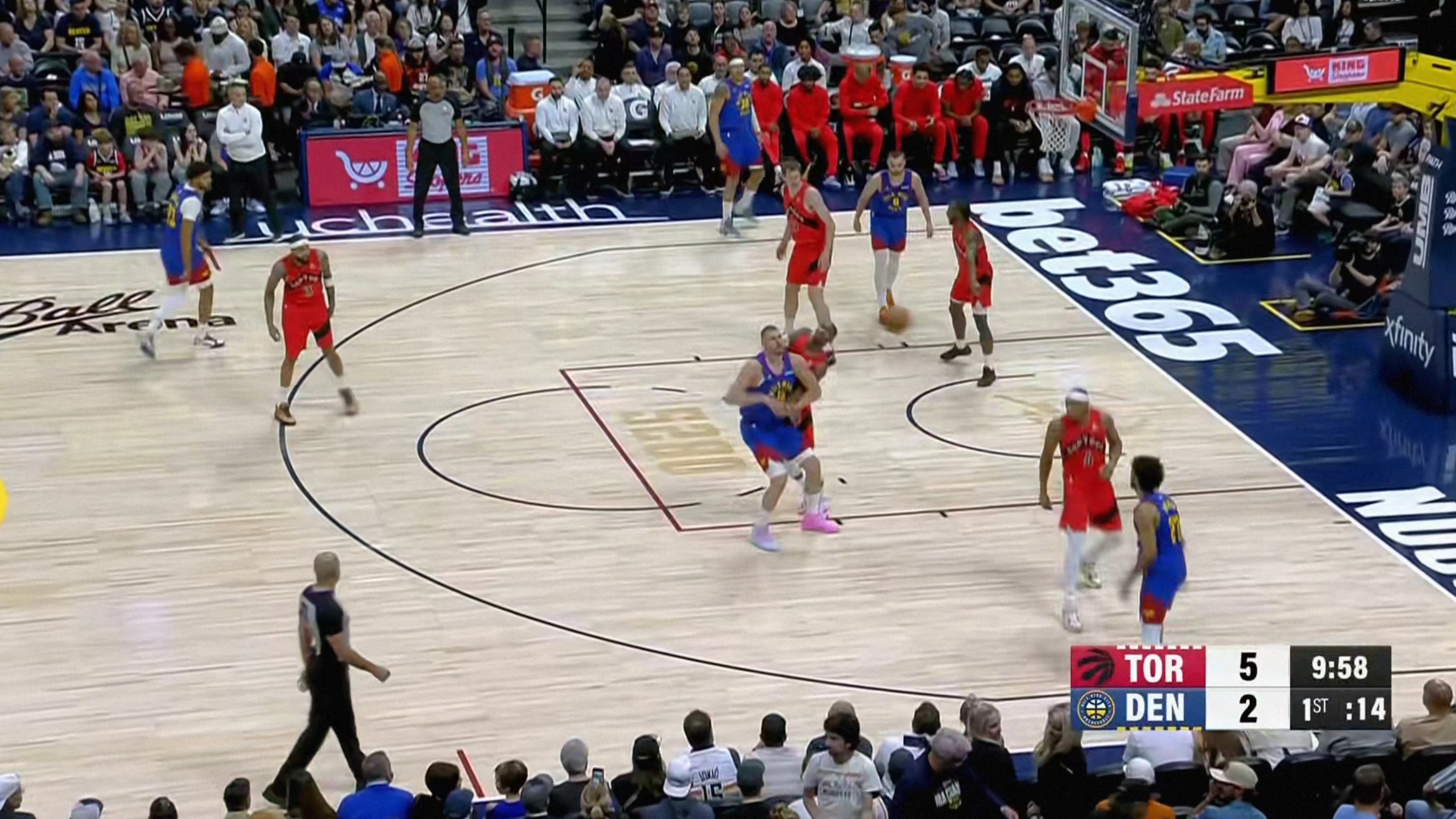 掘金艰难取胜，但是猛龙和拉贾科维奇的策略是湖人完全可以考虑借鉴的，把约老师累够呛