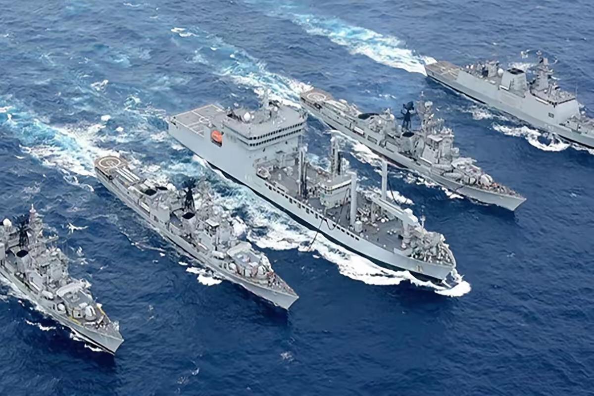“撞了！撞了！”印度海军战舰与巴基斯坦海军战舰，在阿拉伯海撞击。

当地时间20