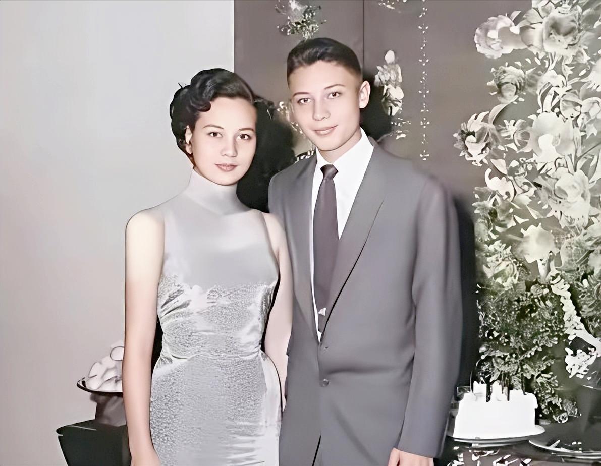 蒋家兄妹合影，蒋孝文与蒋孝章。混血的优势彰显的淋漓尽致。