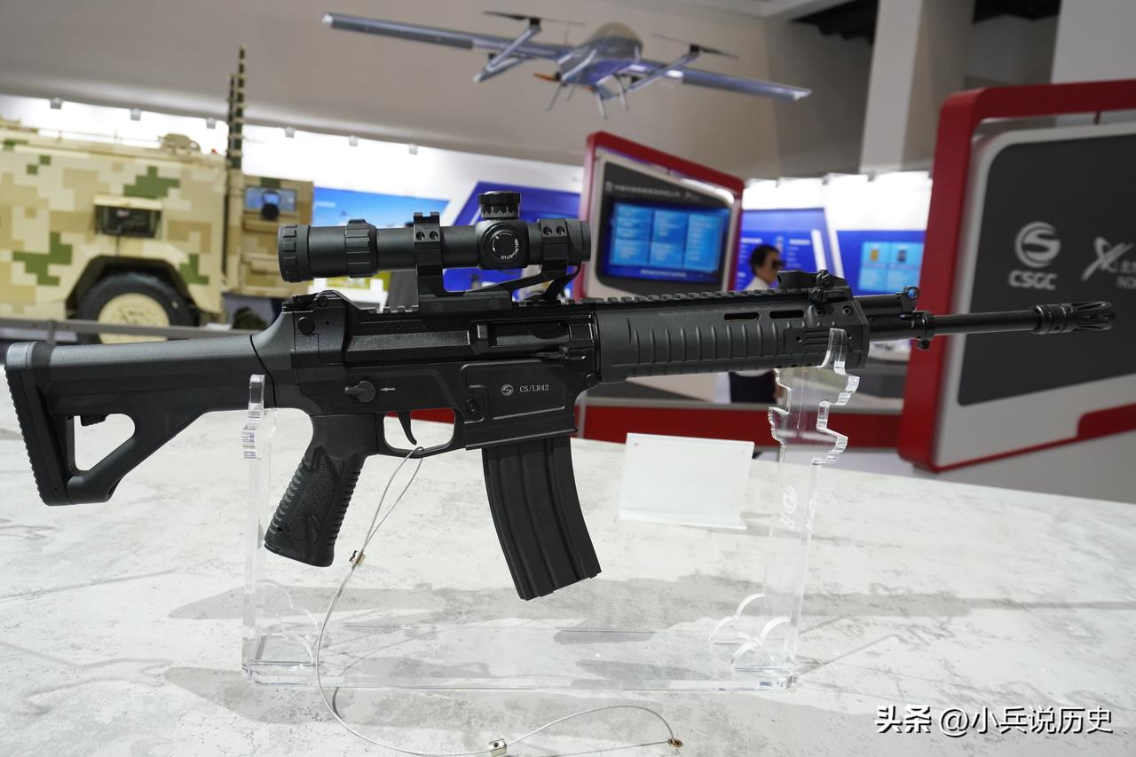 QBZ191式自动步枪
191枪族的主力标准枪械是QBZ191自动步枪，它是一款