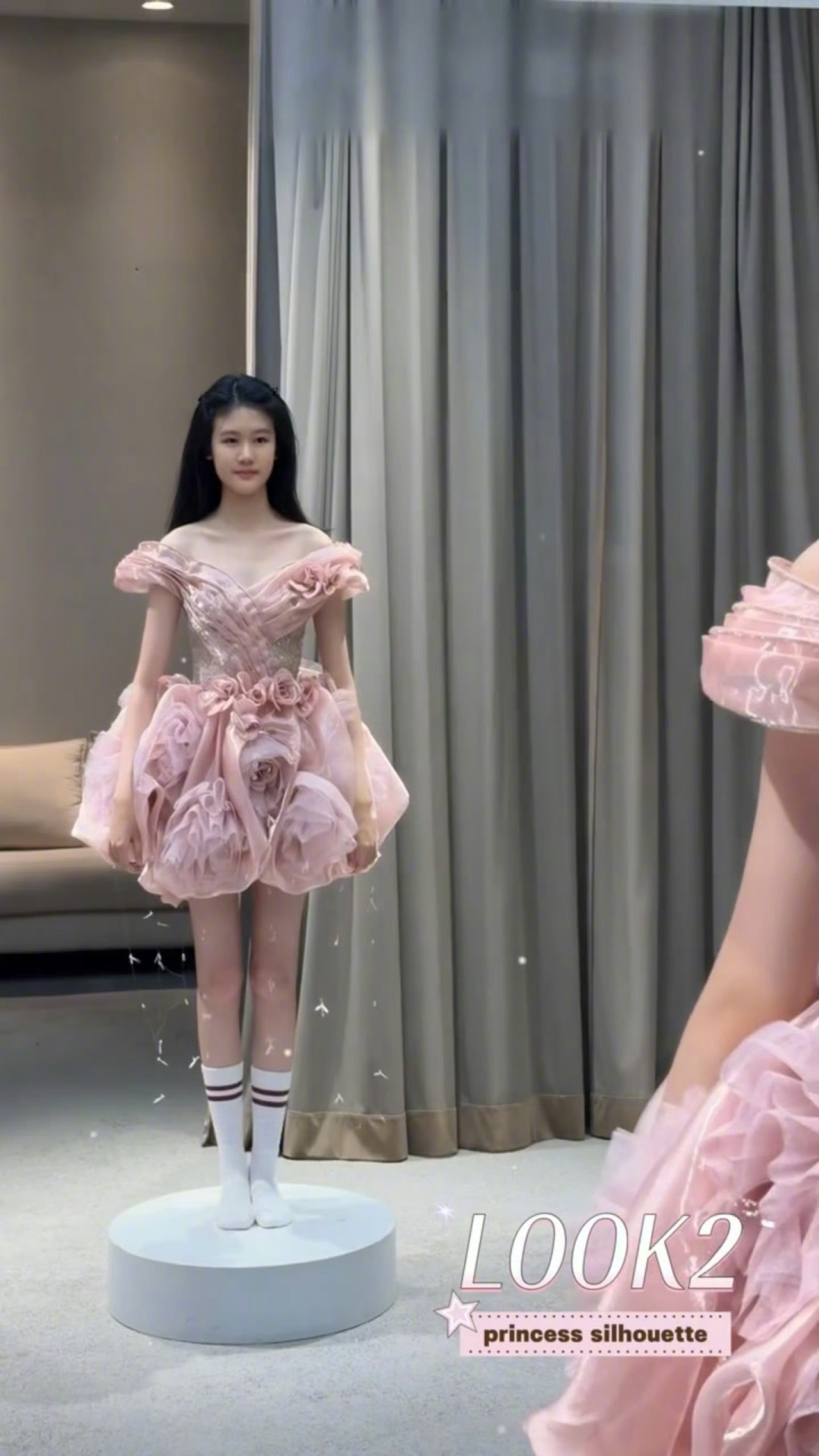 妈呀陆毅鲍蕾的女儿贝儿这腿绝了啊，又细又长又直，这什么建模啊！！ ​​​