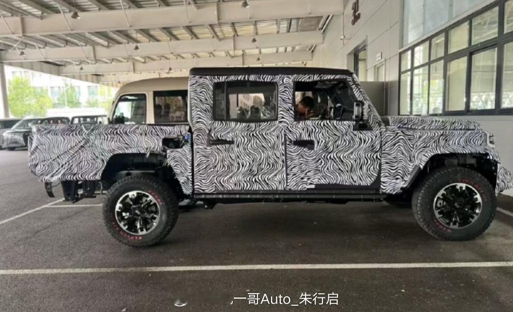 全新北汽212皮卡版的谍照图被曝光看起来似乎是照着Jeep复刻的[不愧是你][不
