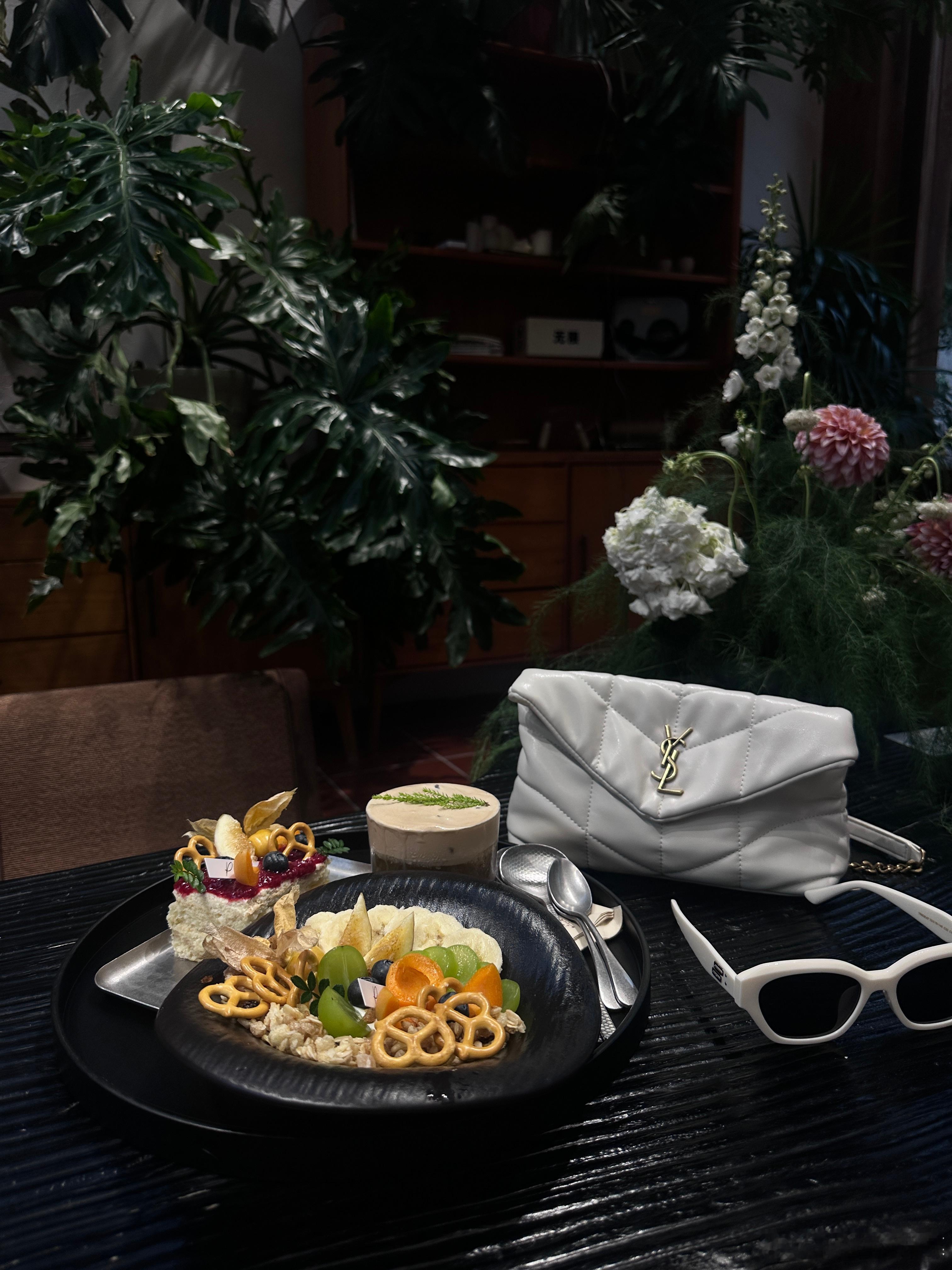 没什么特色，人特色。下午茶 ​​​