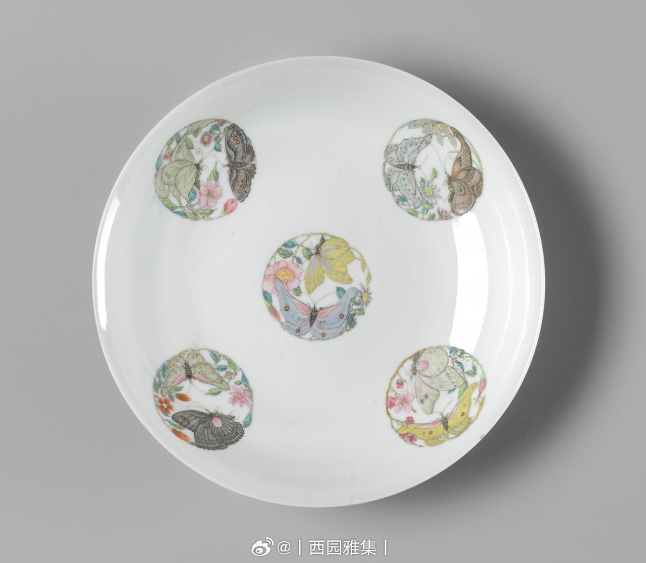 清雍正 粉彩团花喜相逢盘尺寸：4.3 × 21.4 cm来源：澳洲国立维多利亚美