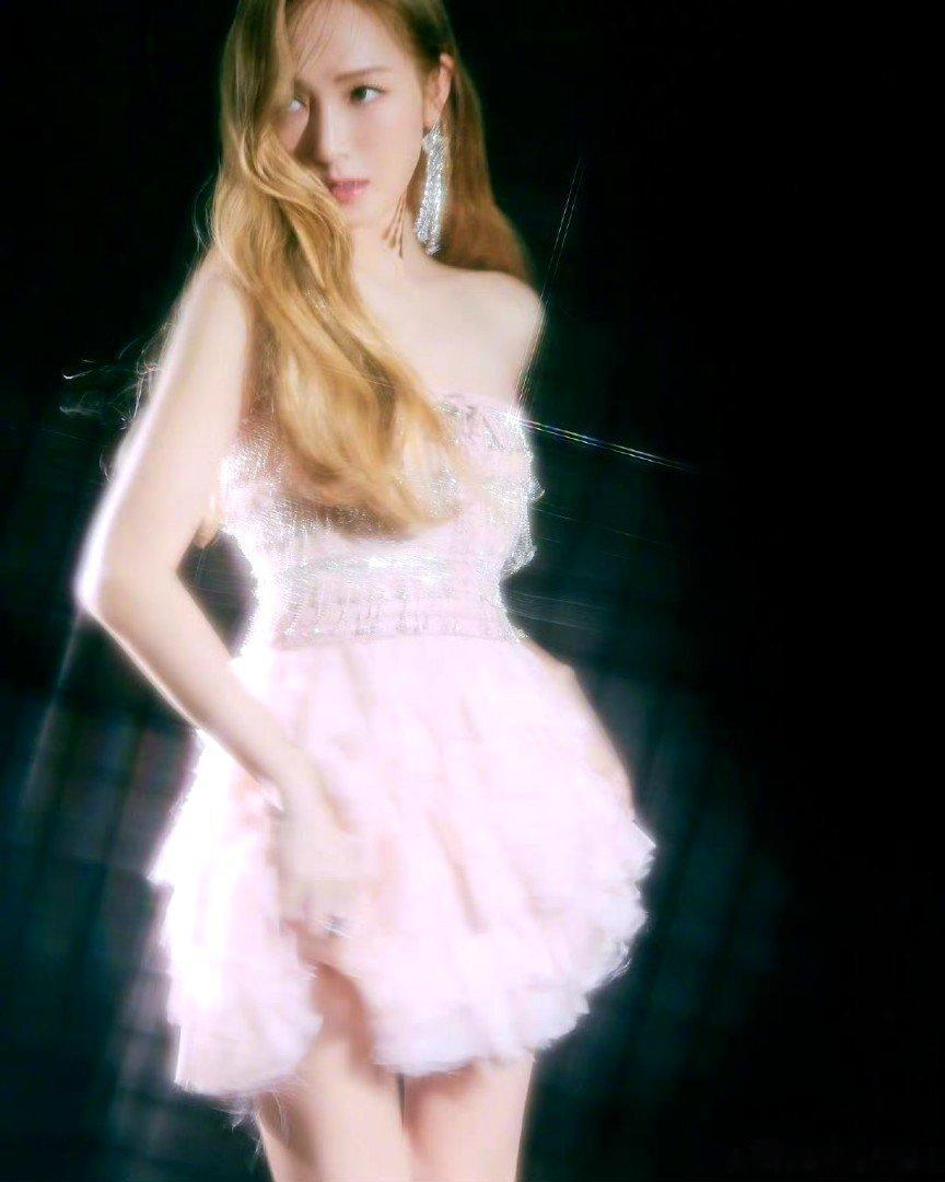 #郑秀妍金发芭比##郑秀妍碎钻小粉裙#美神降临了[哇] ​​​
