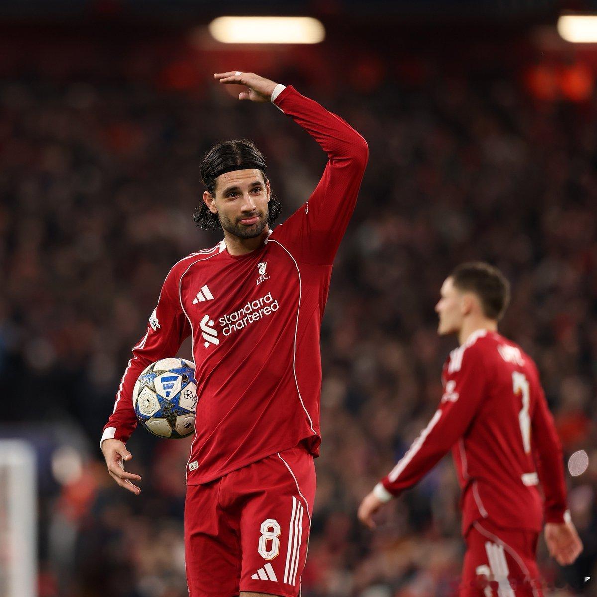 本赛季欧冠联赛中，索博斯洛伊以3次助攻领跑所有球员。 ​​​