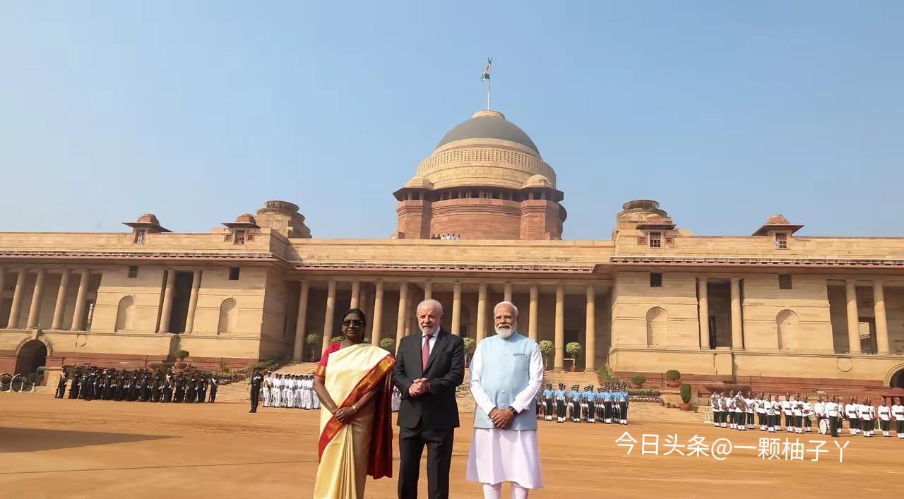 巴西总统卢拉近期到访了新德里，印度这边也确实给到了国事访问级别的最高礼遇，仪仗队