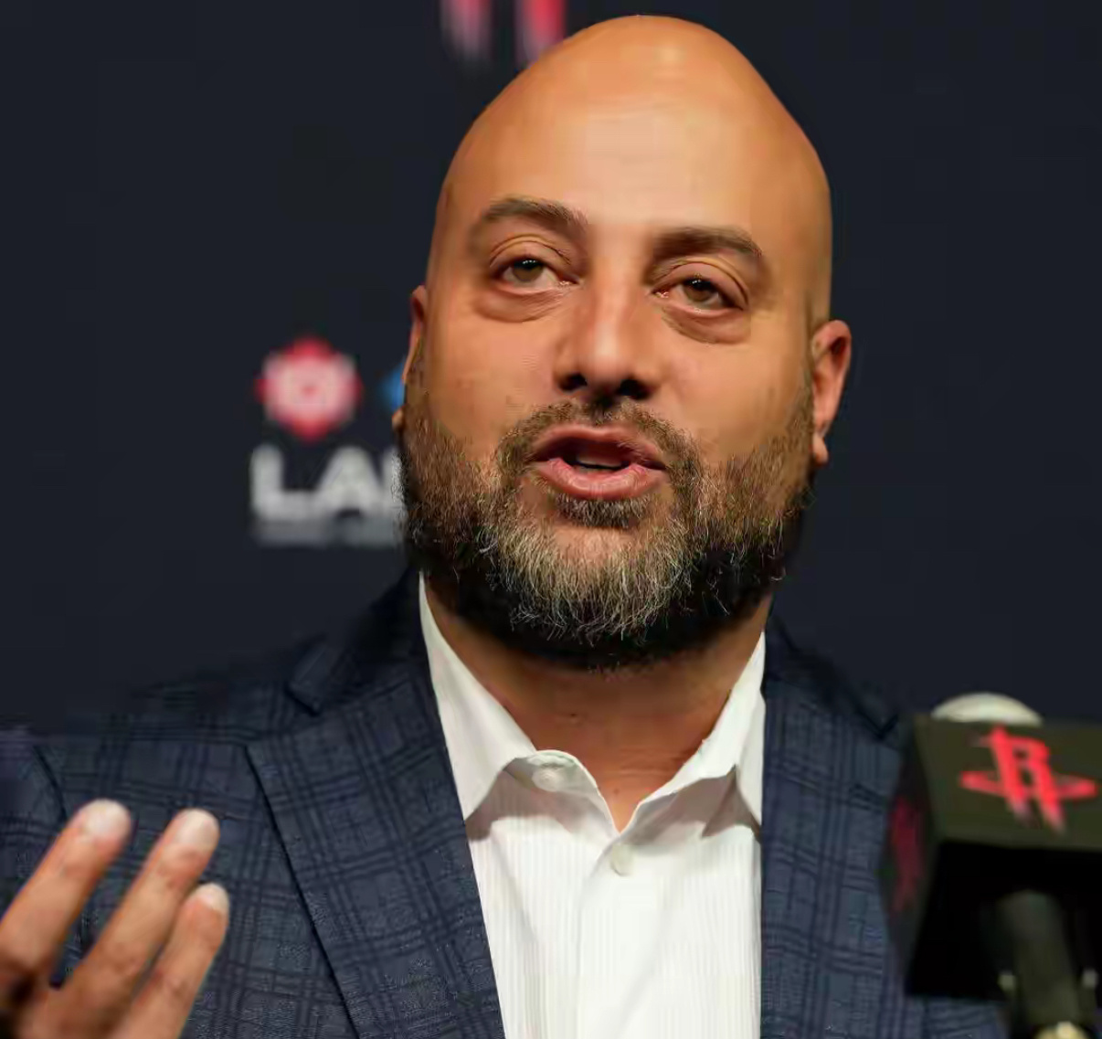 火箭交易新目标曝光！据美记Haynes报道，围绕鹈鹕的交易讨论中，联盟多队已进行