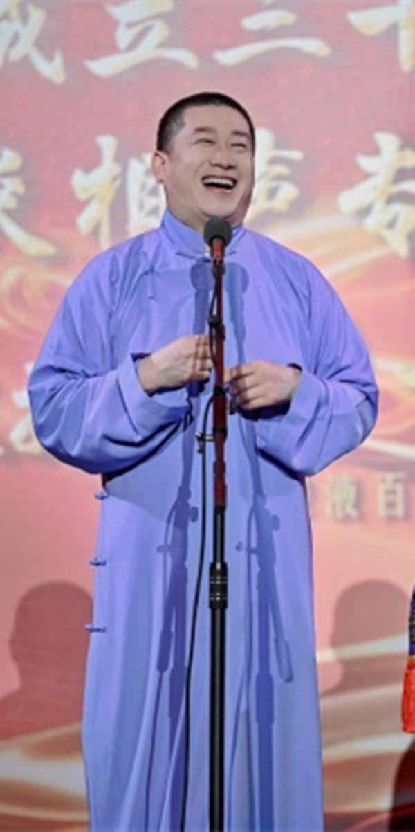 张鹤伦深夜发文晒照，香港回来不到一周已办两场专场，德云社劳模就是忙！德云社张鹤伦