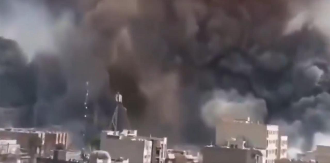 3月4日，美国开始向德黑兰这座拥有900万人口的密集城市投掷2000磅炸弹。
以