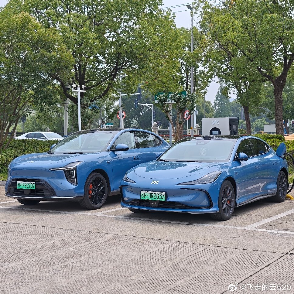 智己的车漆真棒上汽旗舰在这方面还是很厚道的 南通·智己汽车南通崇川体验及交付服务