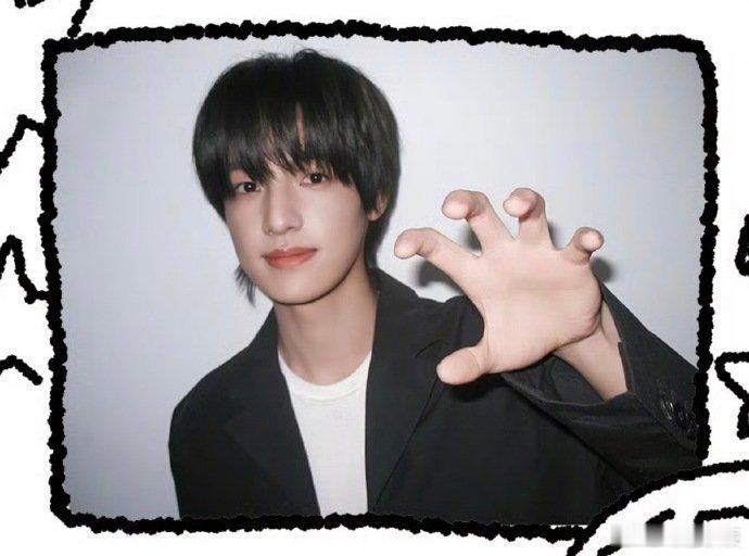 张泽禹ELLE生日帽张泽禹ELLE五月刊封面永远为明目张胆的偏爱心动！张泽禹EL