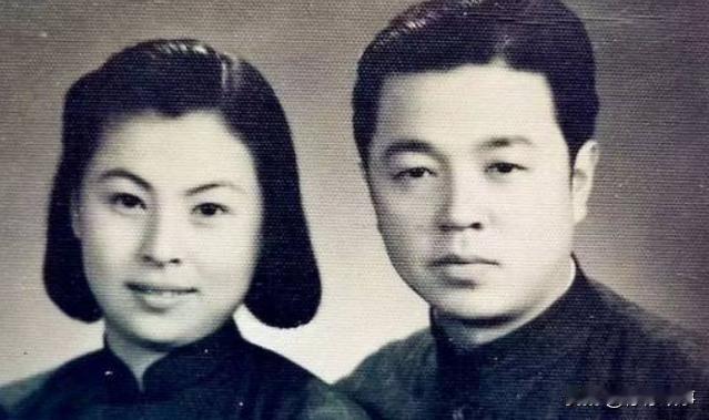 1939年，孙凤竹拖着肺病，嫁给张兆和的弟弟张宗和。洞房花烛夜，她吐了血，忍不住