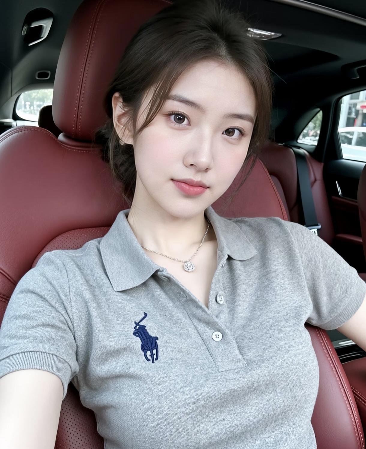 感觉灰色的衣服比较好看，显白嫩吧，穿上它心情也好了哈