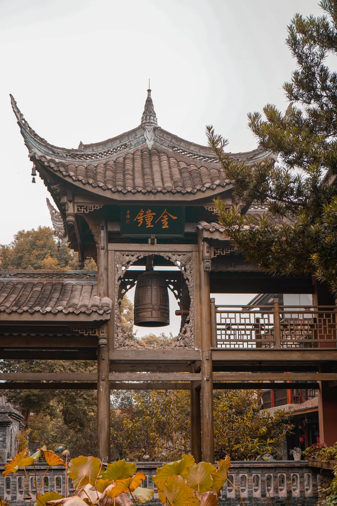 100块新场古镇+药师岩一日游，毛血旺必吃