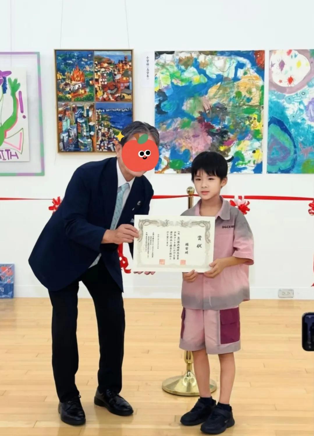 黄圣依小儿子杨安麟好厉害啊！

昨天，有网友发文透露，杨安麟的画作在自己的画廊展