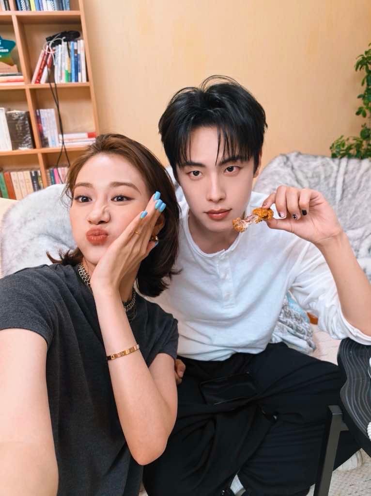 依旧直女钓男，世子妃看似晒鸡块其实在炫耀旁边的世子🦚 