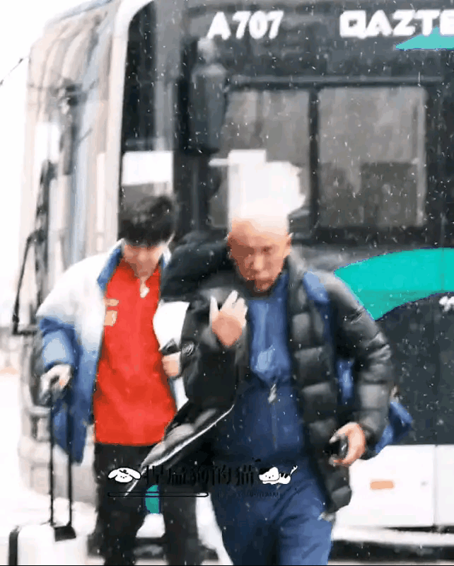 这一看就是，犟种爹带着犟种儿子，哈哈哈哈😂😂😂

真是说下就下，阿斯塔纳竟