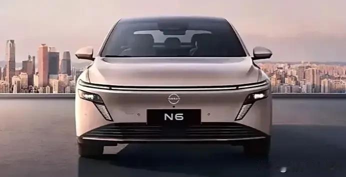 同事们午休时都在讨论这款车。老张说他去年买的插混车花了十六万，现在看着N6的配置