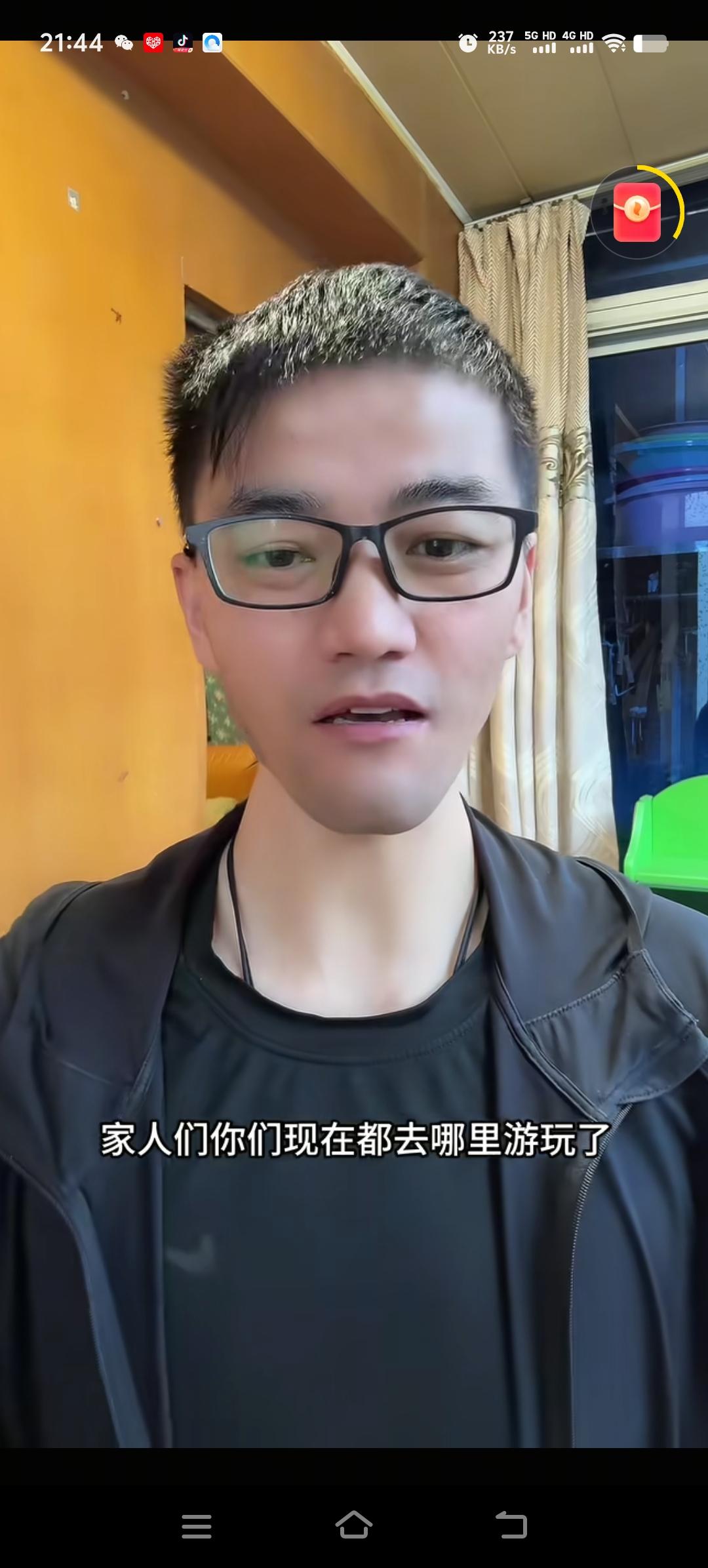 寻亲上岸的许多家庭中，郁豹豹是最值得同情的一位，他现在举目无亲，养家养家回不去，