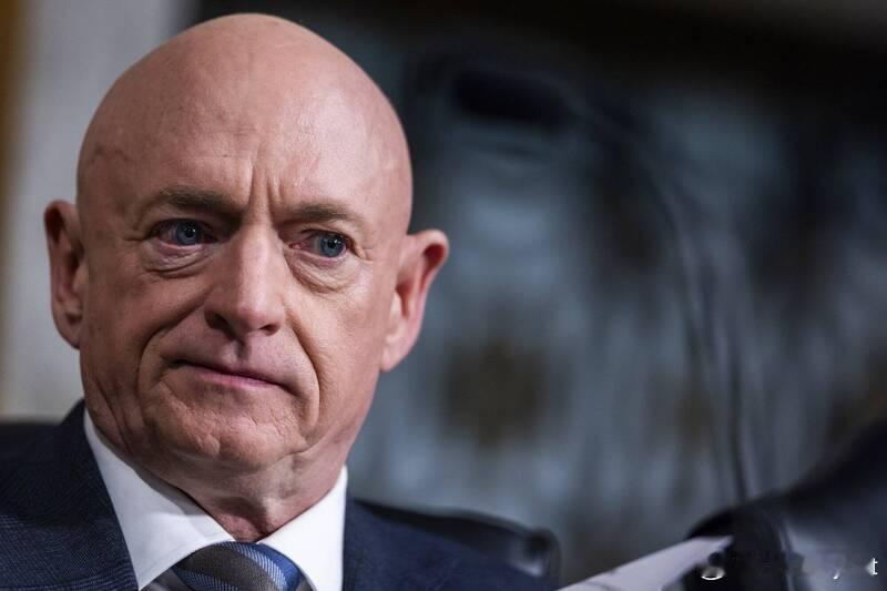 杠上战争部声名大噪！美参议员、前太空人凯利考虑竞选总统海外新鲜事 美国联邦参议员