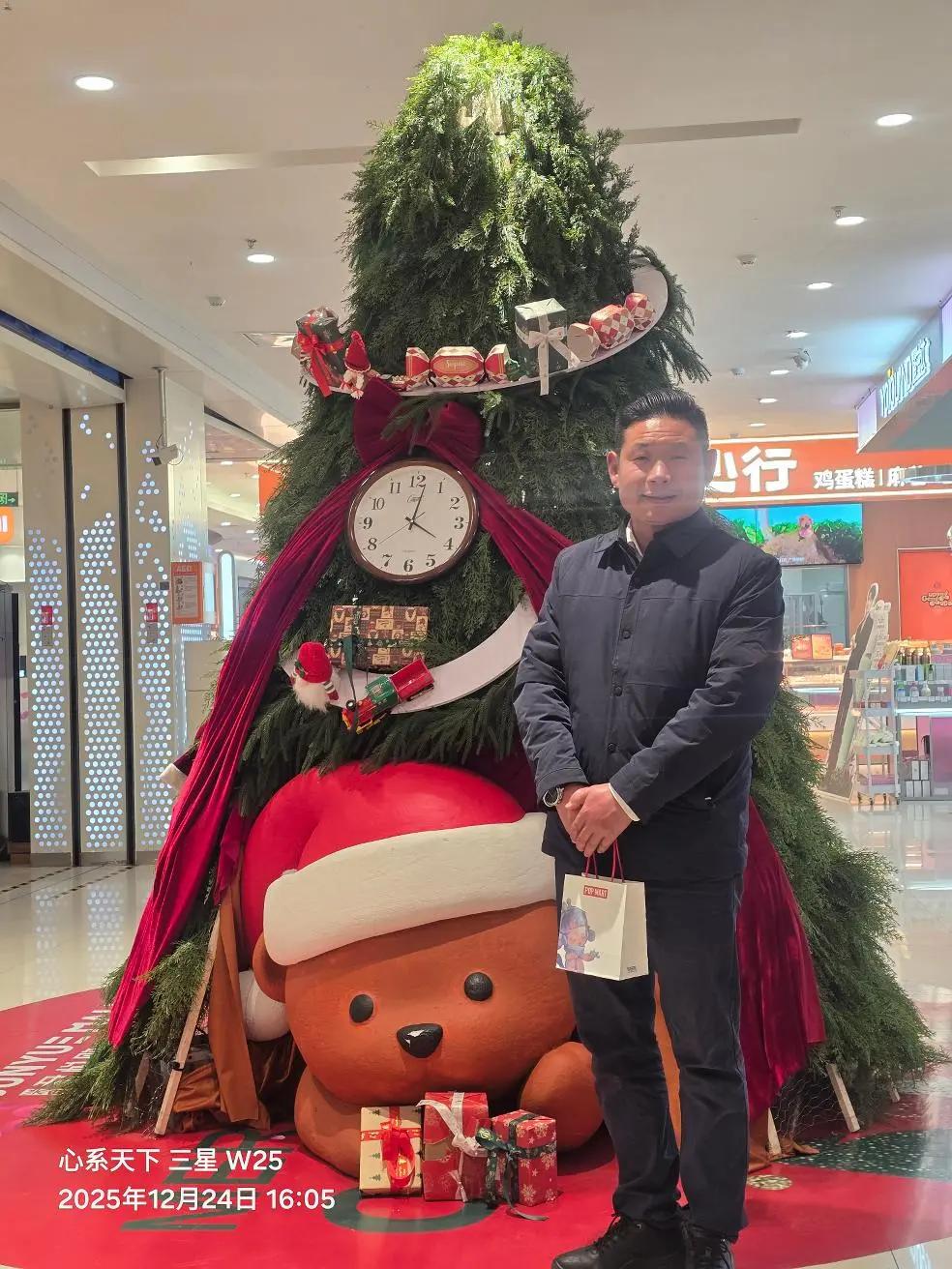 贵族精神不是爆发户精神，而是一种以荣誉、责任、勇气、自律等一系列价值为核心的先锋