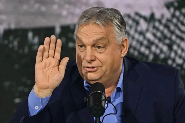 欧尔班的起落，藏着东欧转型的荒唐与无奈
欧尔班上台，掌控司法改写规则，亲西方政府