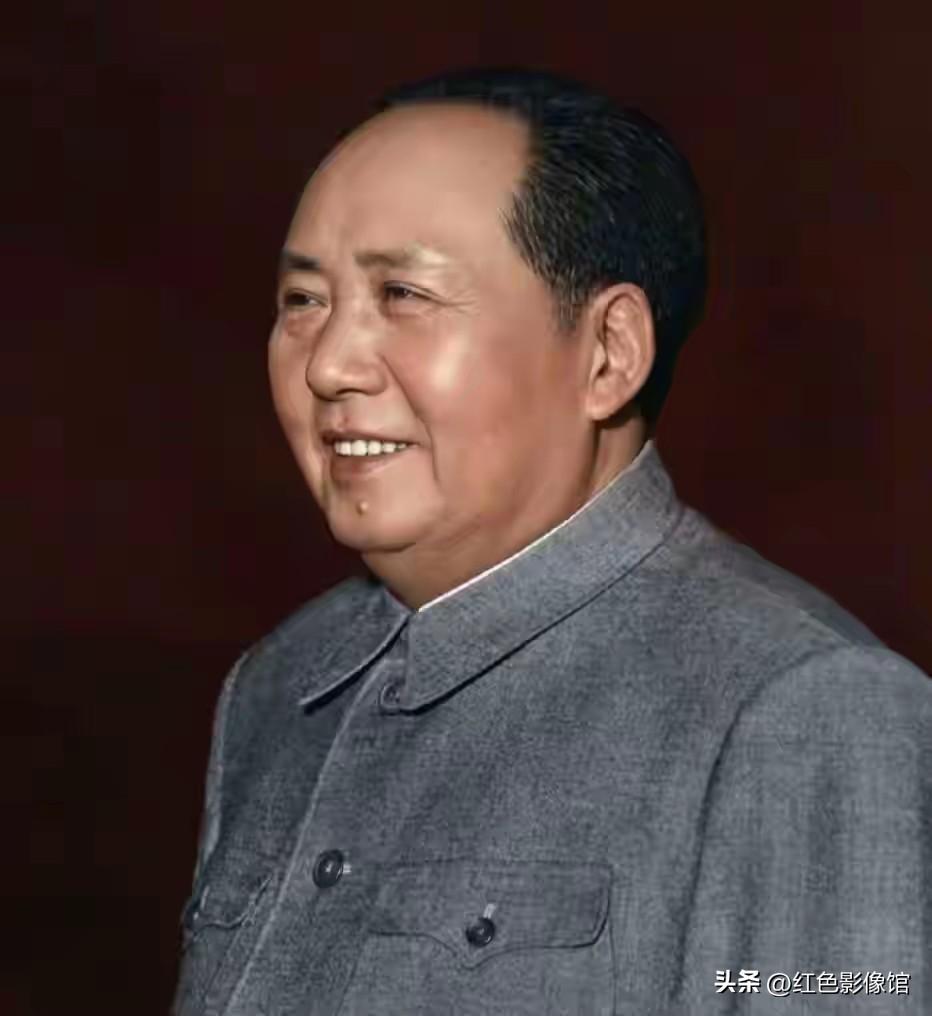 红船启航，开天辟地；
立国兴邦，改天换地；
初心如磐，凝心聚力；
伟人功勋，永载